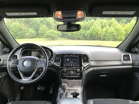 Used 2019 Jeep Grand Cherokee Altitude AWD/4WD image 14