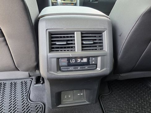 Used 2023 Volkswagen Atlas SE w/ Panoramic Sunroof Package FWD image 19