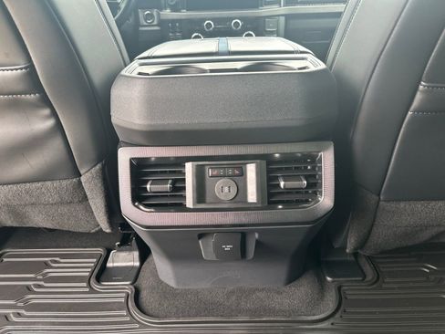 Used 2026 Ford F450 Platinum w/ FX4 Off-Road Package AWD/4WD image 18