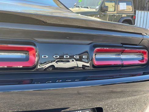 Used 2017 Dodge Challenger R/T image 24