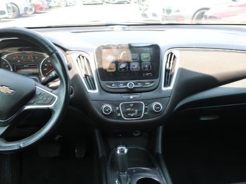Used 2018 Chevrolet Malibu LT FWD image 16
