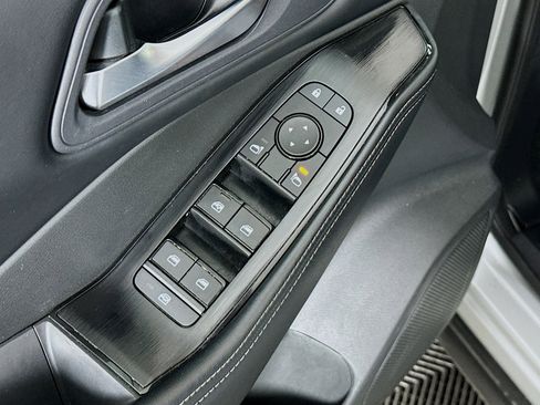 Used 2025 Nissan Rogue SV image 15