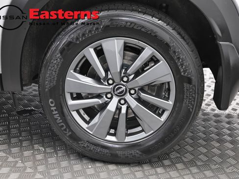 Used 2024 Nissan Pathfinder S AWD/4WD image 32