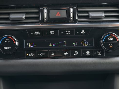 Used 2023 Nissan Pathfinder SL w/ SL Premium Package FWD image 17