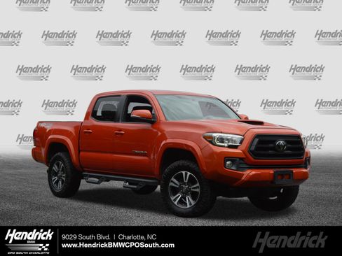 Used 2017 Toyota Tacoma TRD Sport AWD/4WD image 1