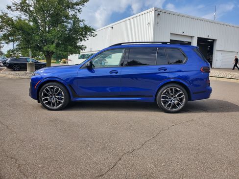 Certified 2025 BMW X7 M60i AWD/4WD image 2