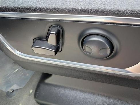 Used 2024 RAM 1500 Laramie AWD/4WD image 18
