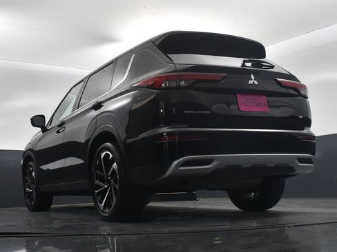 Used 2024 Mitsubishi Outlander SE image 17