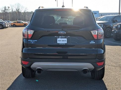 Used 2017 Ford Escape SE w/ Equipment Group 201A image 4