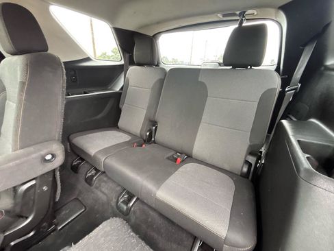 Used 2020 Chevrolet Traverse LT FWD image 16