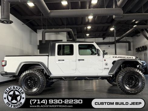 Used 2024 Jeep Gladiator Rubicon w/ Technology Group AWD/4WD image 1