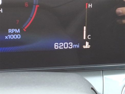 Certified 2025 Chevrolet Trax LT w/ Driver Confidence Package image 29