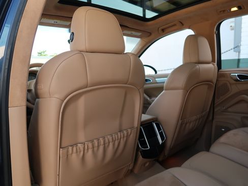 Used 2014 Porsche Cayenne GTS AWD/4WD image 31