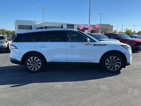 Used 2025 Lincoln Aviator 2WD image 9