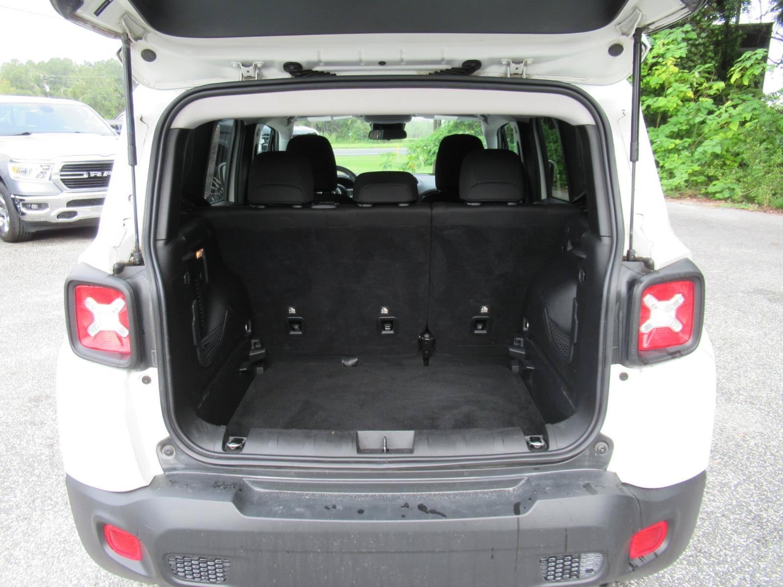 Used 2019 Jeep Renegade Latitude FWD image 34