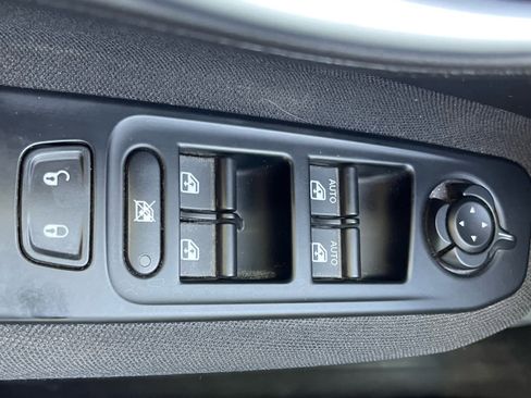 Used 2018 Jeep Renegade Sport w/ Power & Air Group image 19