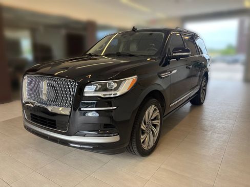 Certified 2023 Lincoln Navigator Reserve AWD/4WD image 4