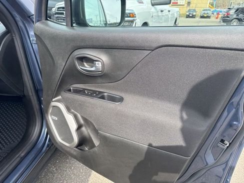 Used 2021 Jeep Renegade Latitude w/ Sun & Sound Group image 10