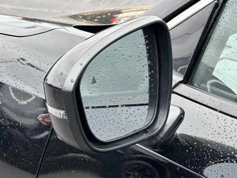 Certified 2025 Nissan Kicks SR image 13