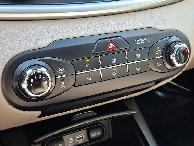 Used 2020 Kia Sorento LX FWD image 16