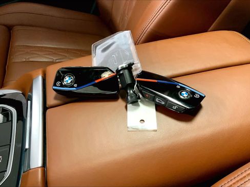 Used 2024 BMW X7 M60i w/ Executive Package image 15