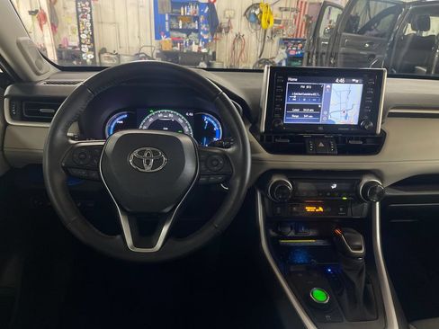 Used 2021 Toyota RAV4 Limited AWD/4WD image 17