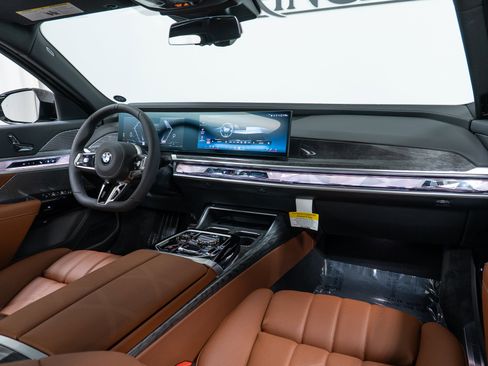Used 2025 BMW 760i xDrive w/ Executive Package image 15