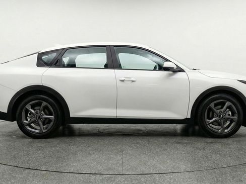Used 2025 Kia K4 LXS image 11