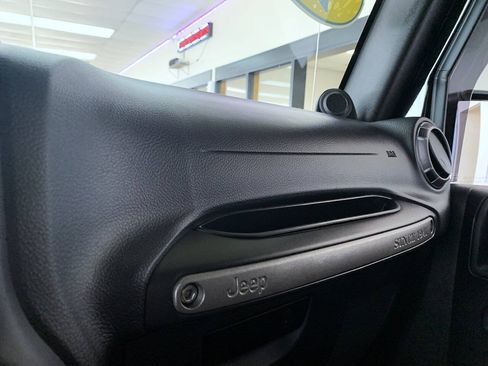 Used 2013 Jeep Wrangler Sport AWD/4WD image 14