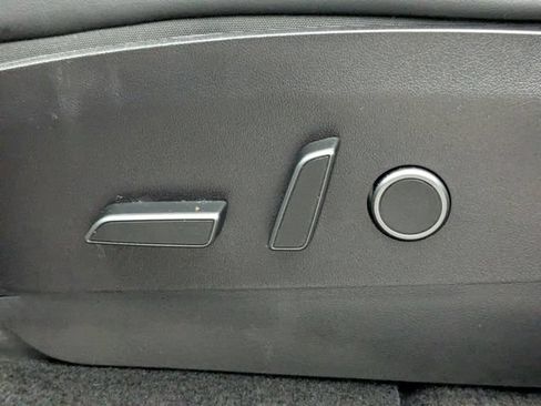 Used 2022 Tesla Model Y Long Range AWD/4WD image 27
