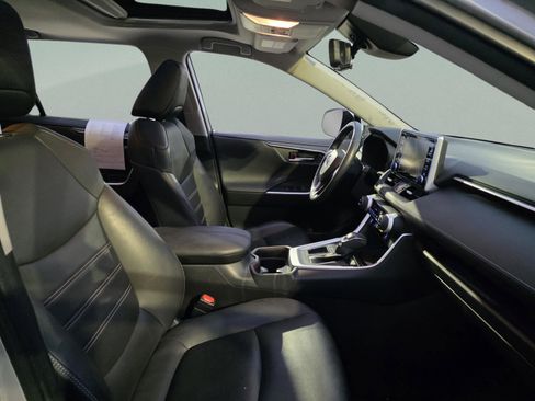 Used 2019 Toyota RAV4 Limited image 21