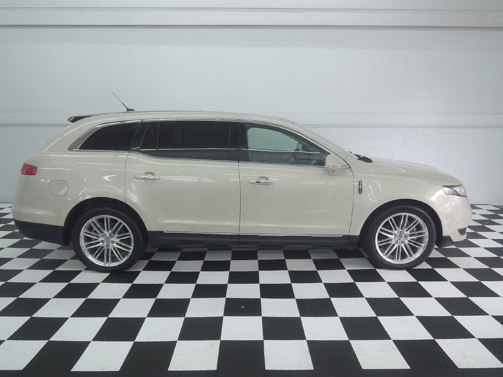 Used 2014 Lincoln MKT AWD w/ Equipment Group 201A image 2