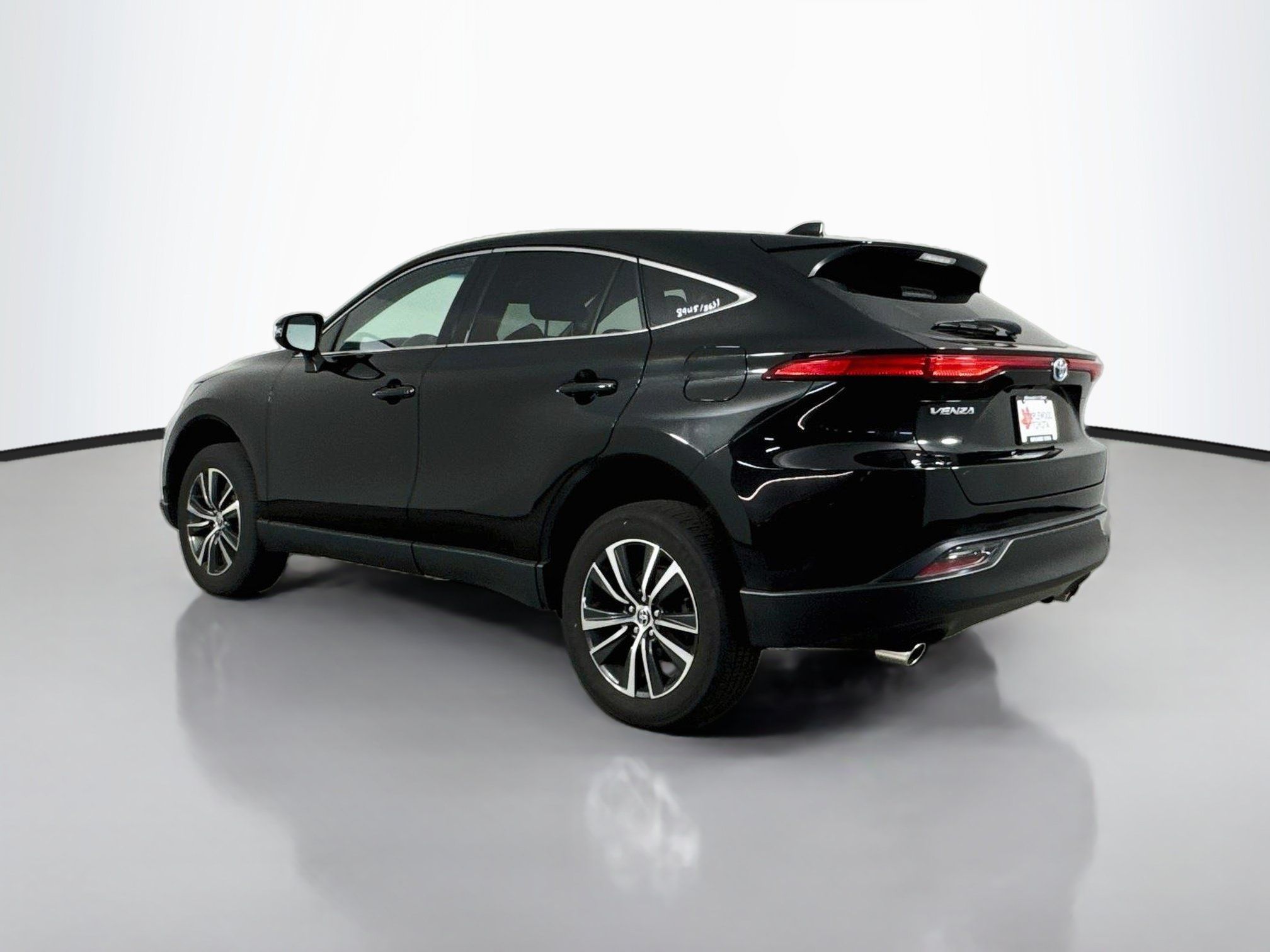 Certified 2024 Toyota Venza LE AWD/4WD image 5