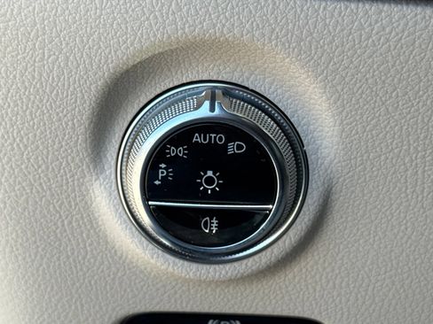 Used 2024 Mercedes-Benz C 300 Sedan image 29