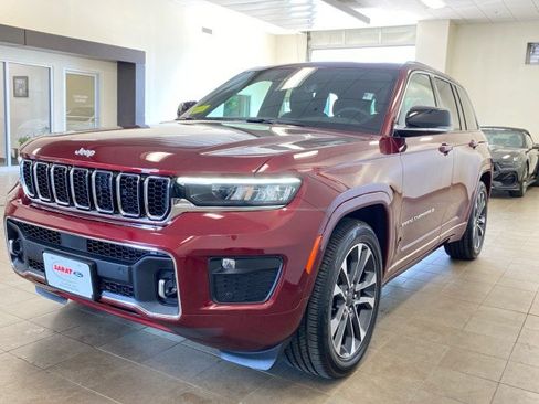 Used 2025 Jeep Grand Cherokee Overland w/ Luxury Tech Group IV AWD/4WD image 4