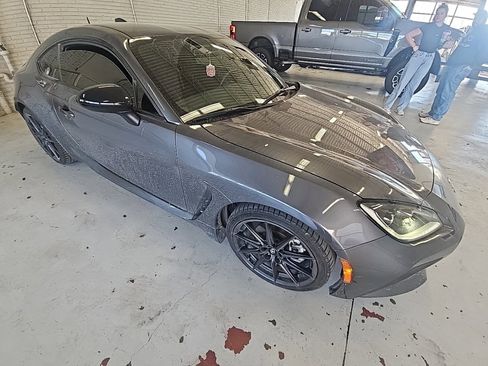 Used 2023 Toyota GR86 Premium image 3