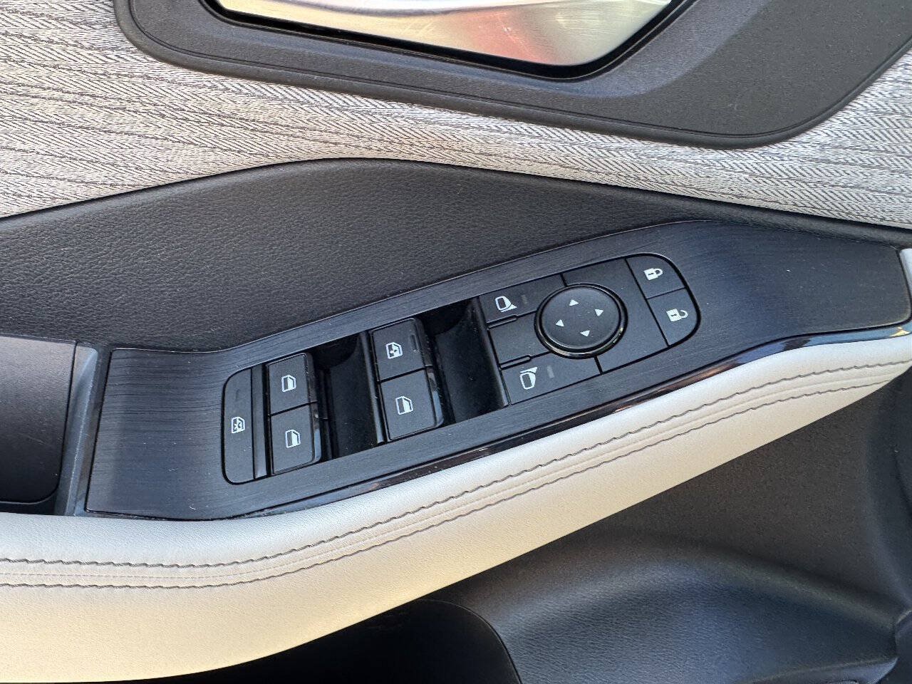 Used 2023 Nissan Rogue SV AWD/4WD image 13
