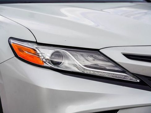 Used 2020 Toyota Camry XSE image 3