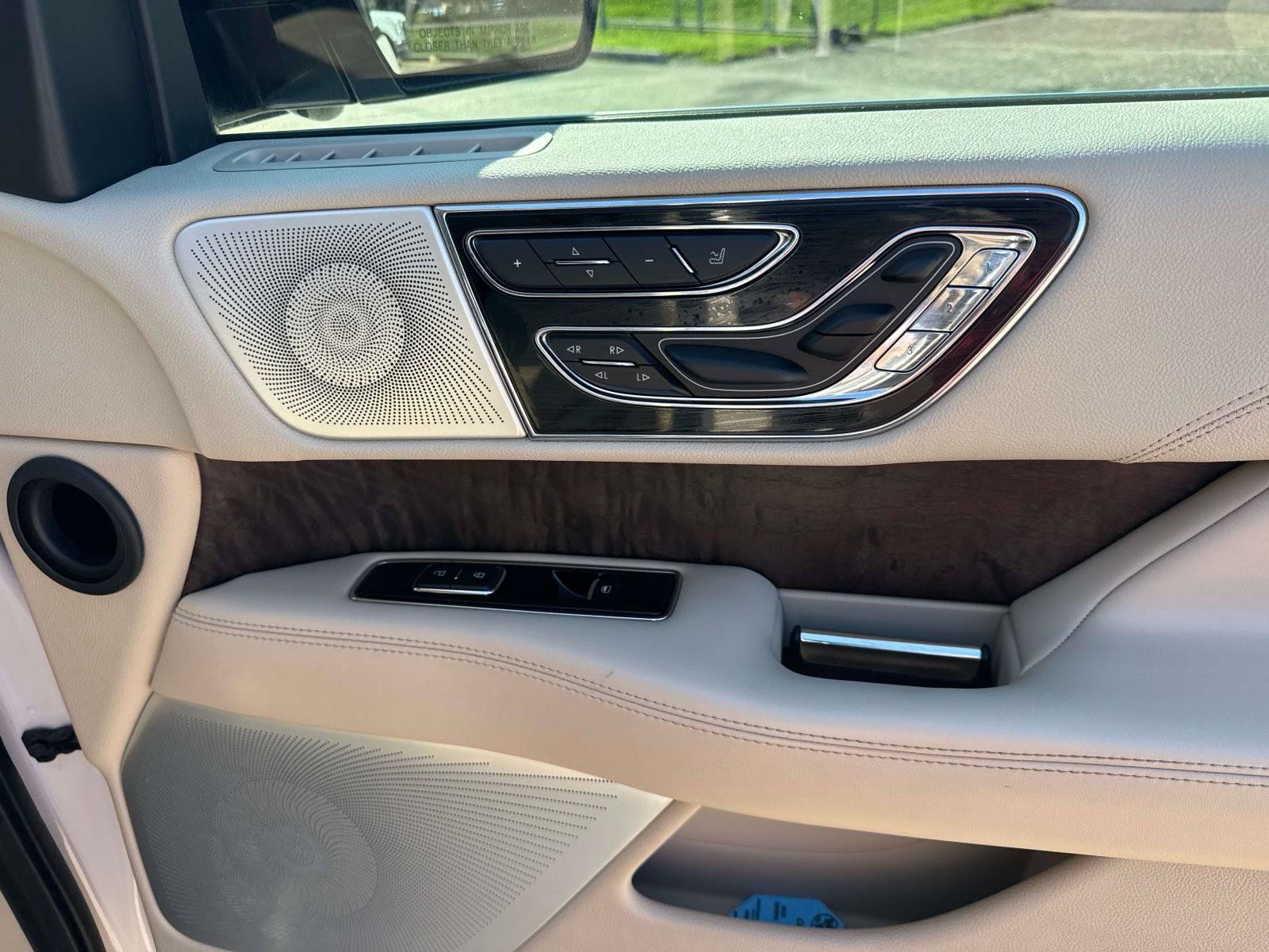 Used 2019 Lincoln Navigator Reserve AWD/4WD image 15