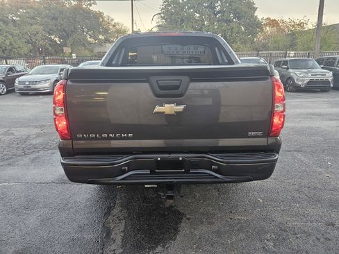 Used 2011 Chevrolet Avalanche LS w/ Regional Value Package image 5