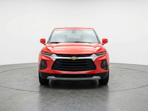 Used 2025 Chevrolet Blazer LT FWD image 2