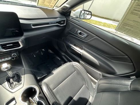 Used 2025 Ford Mustang Premium image 11