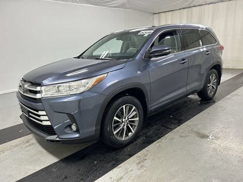 Used 2018 Toyota Highlander XLE AWD/4WD image 5