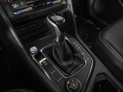 Used 2023 Volkswagen Tiguan SE w/ Panoramic Sunroof Package image 34