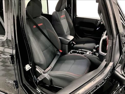 Used 2022 Jeep Wrangler Unlimited Rubicon w/ Dual Top Group AWD/4WD image 8