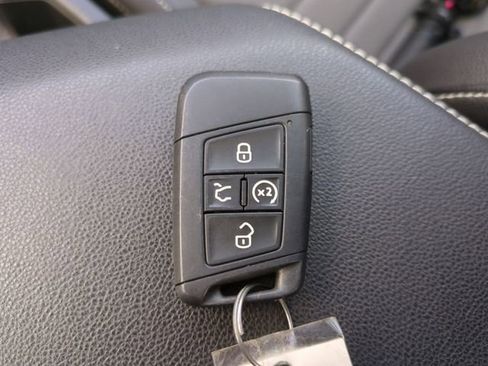 Used 2025 Volkswagen Jetta SE FWD image 35