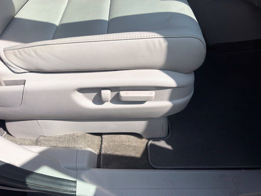 Used 2014 Honda Odyssey EX-L image 32