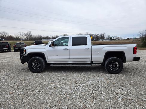 Used 2019 GMC Sierra 3500 Denali w/ Duramax Plus Package image 5