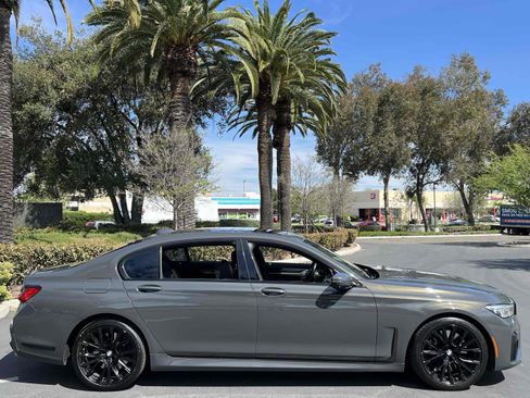 Used 2022 BMW 740i 740i - DRIVING ASSISTANCE PROF w/ M Sport Package image 17