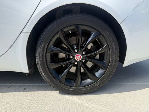 Used 2020 Jaguar XF Premium image 11